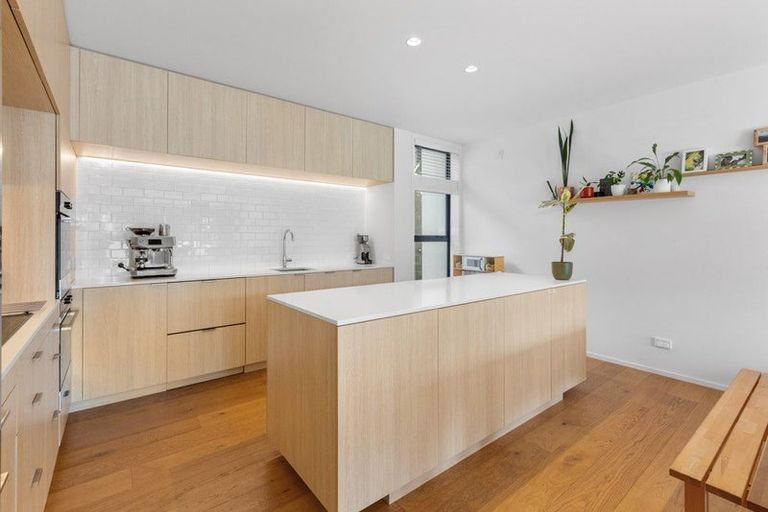 Photo of property in 5 Jean Caldwell Way, Island Bay, Wellington, 6023