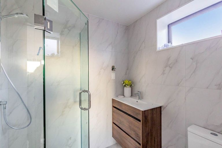 Photo of property in 2 Celestial Crescent, Orewa, 0931