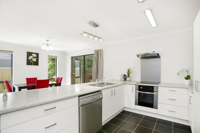 Photo of property in 3a Savage Crescent, Upper Hutt Central, Upper Hutt, 5018