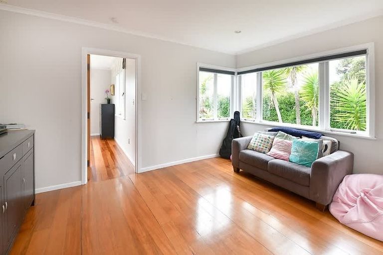 Photo of property in 584 Beach Road, Rothesay Bay, Auckland, 0630