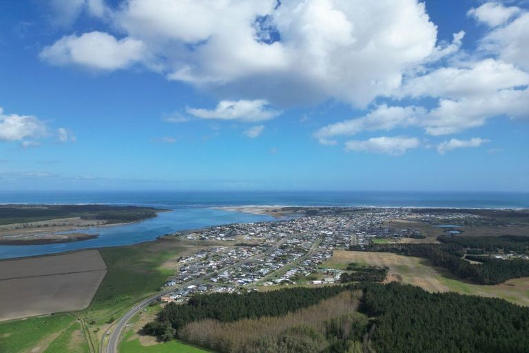 Photo of property in 1 Seabury Avenue, Foxton Beach, Foxton, 4815