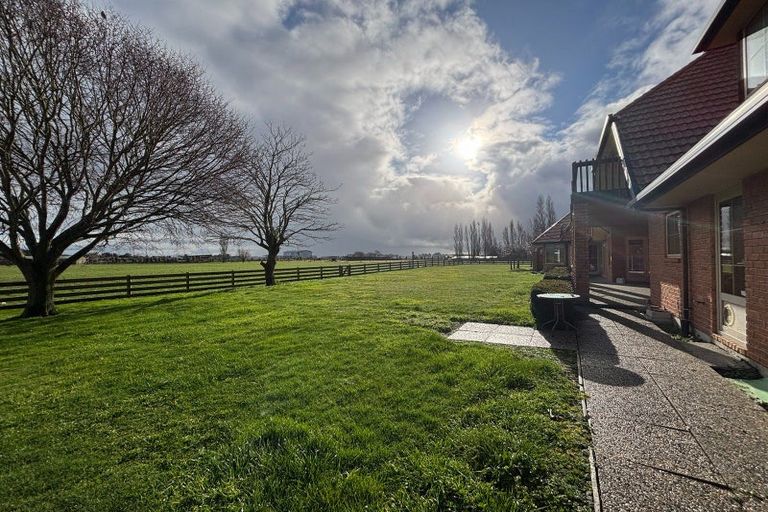 Photo of property in 118 Waimakariri Road, Harewood, Christchurch, 8051