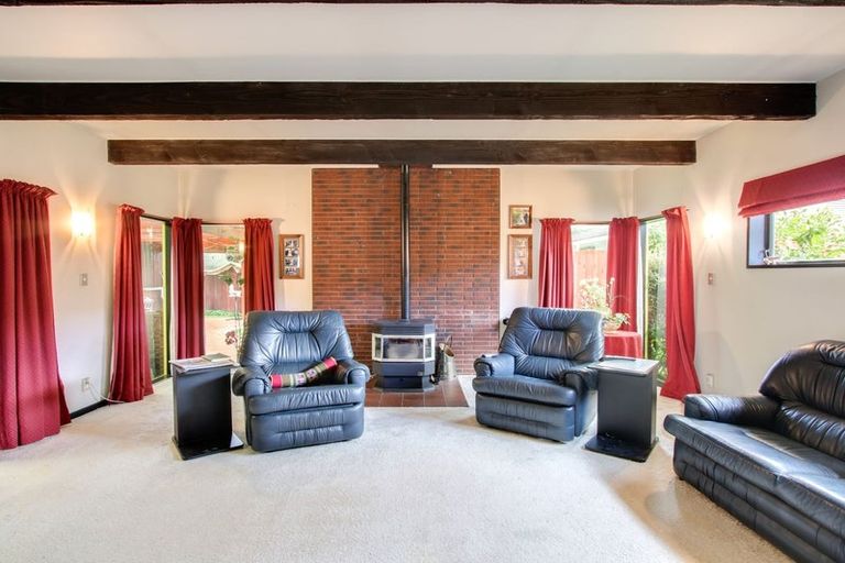 Photo of property in 4 Darcy Place, Massey, Auckland, 0614