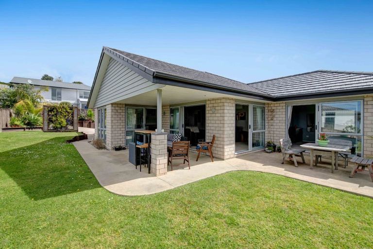 Photo of property in 16 Ariel Place, Snells Beach, 0920