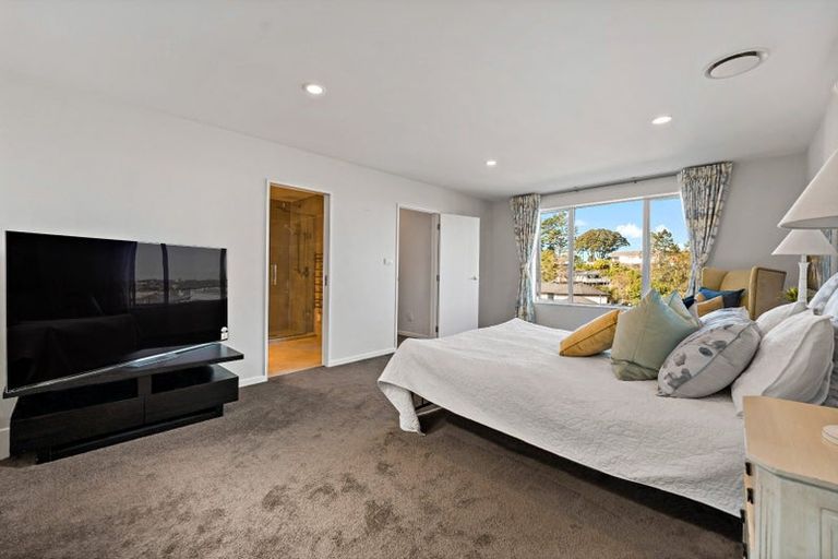 Photo of property in 52 Corricvale Way, Northcross, Auckland, 0630