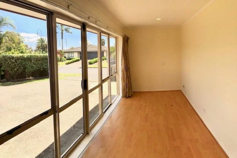 Photo of property in 3 Newinn Crescent, East Tamaki Heights, Auckland, 2016