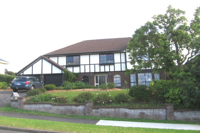 Photo of property in 30 Ravenstone Place, Chatswood, Auckland, 0626