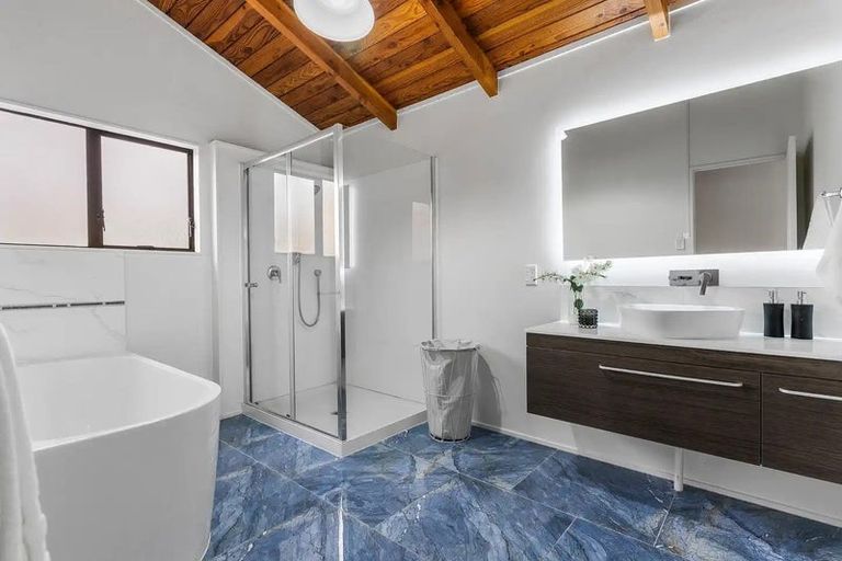 Photo of property in 2/24 Matipo Road, Mairangi Bay, Auckland, 0630