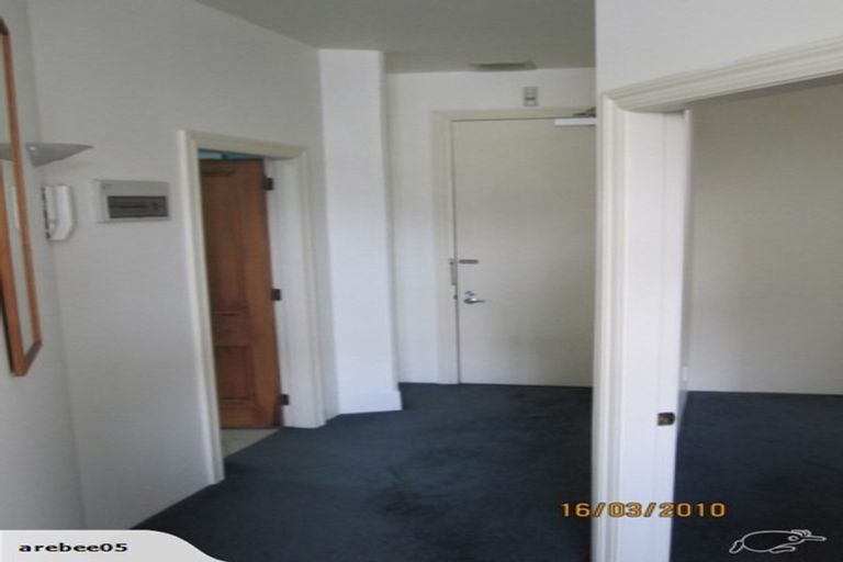 Photo of property in Endeavour Apartments, 13/125u Thorndon Quay, Pipitea, Wellington, 6011