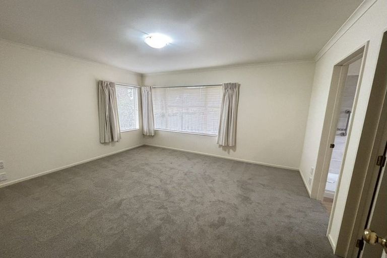 Photo of property in 8 Rosebay Rise, Henderson, Auckland, 0610