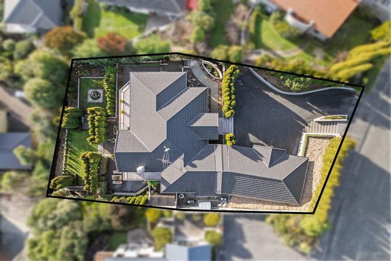 Photo of property in 16 Highcrest Heights, Westmorland, Christchurch, 8025