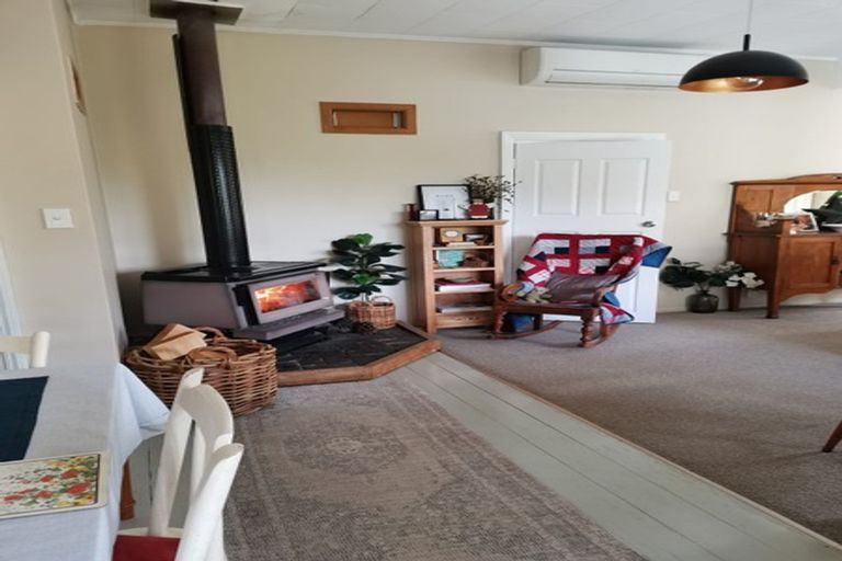 Photo of property in 21 Church Street, Waipawa, 4210