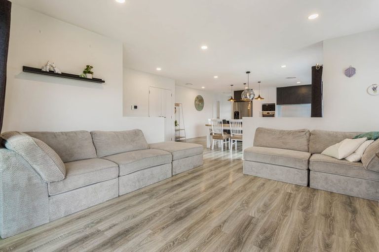 Photo of property in 6 Dida Park Drive, Kumeu, 0810