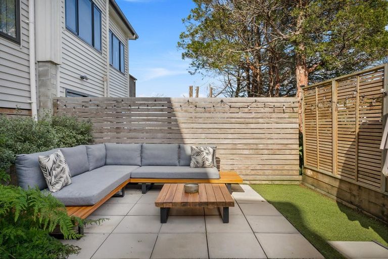 Photo of property in 21c Cherry Tree Place, Massey, Auckland, 0614