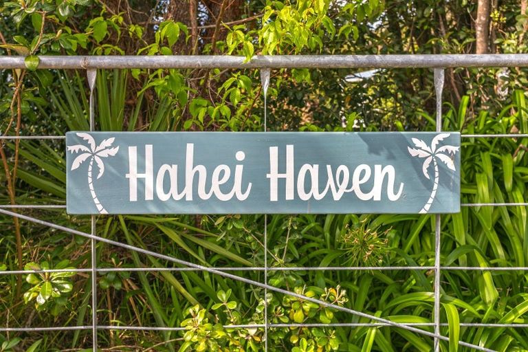 Photo of property in 6 Pa Road, Hahei, Whitianga, 3591