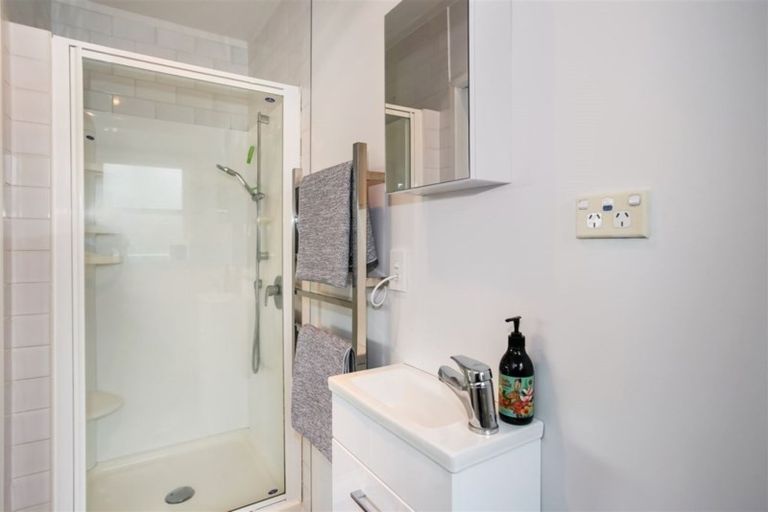 Photo of property in 16 Kaiwaka Road, Waiuku, 2123