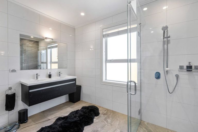 Photo of property in 8a Jelas Drive, Riverhead, Kumeu, 0892