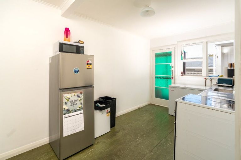 Photo of property in 87 Queens Drive, Lyall Bay, Wellington, 6022