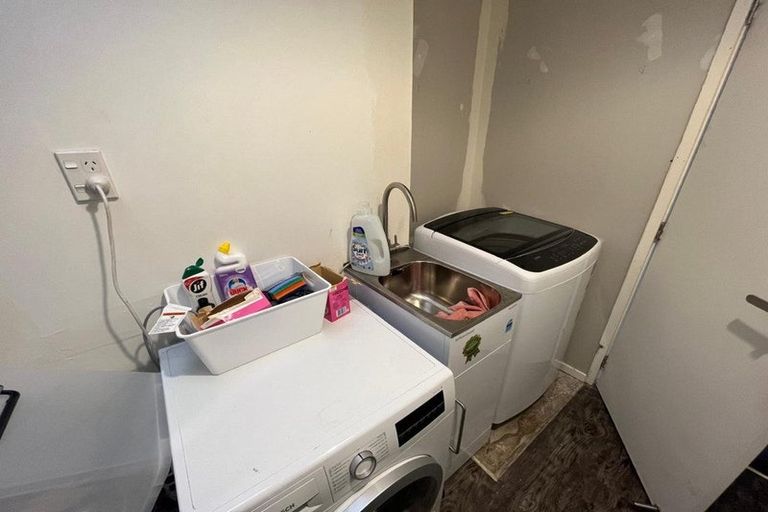 Photo of property in 56 Te Atatu Road, Te Atatu South, Auckland, 0610