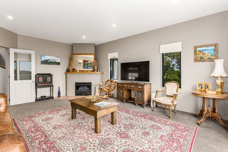 Photo of property in 11 Glengavel Grove, Papakowhai, Porirua, 5024