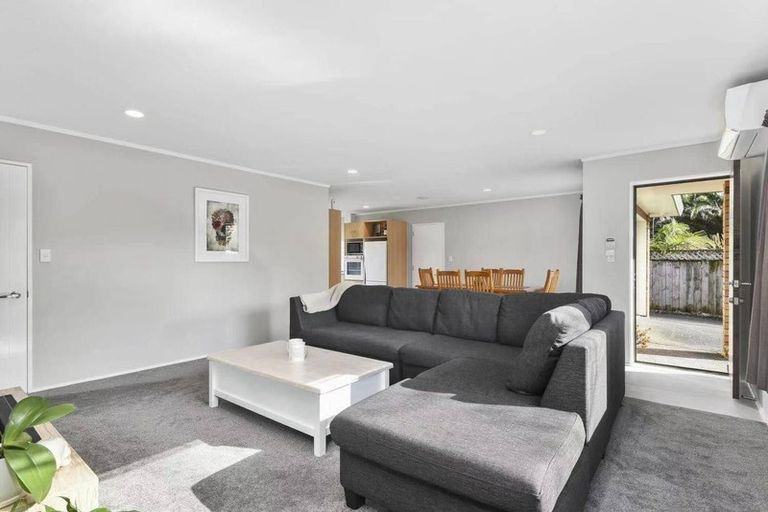 Photo of property in 1 Marbella Drive, Massey, Auckland, 0614