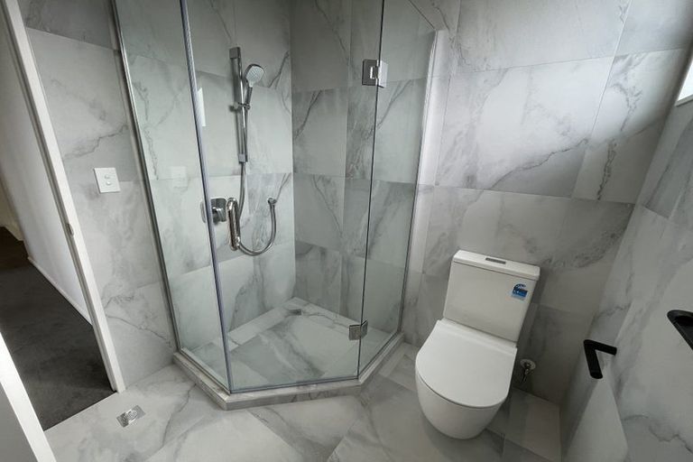 Photo of property in 5 Merton Avenue, Glenfield, Auckland, 0627