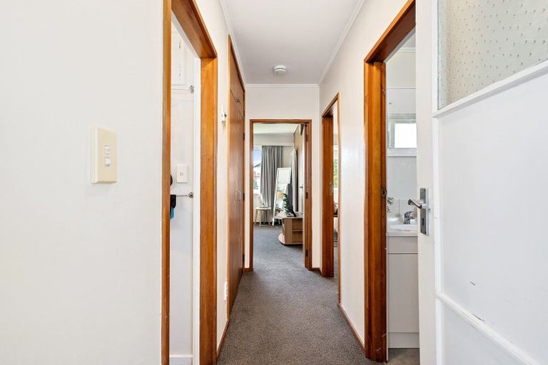 Photo of property in 2/18 Agra Crescent, Khandallah, Wellington, 6035