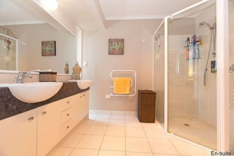 Photo of property in 36 Kittiwake Drive, Schnapper Rock, Auckland, 0632