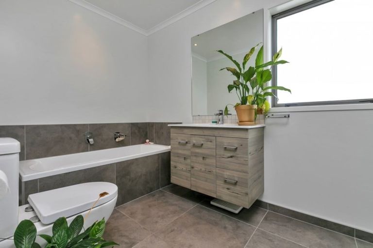 Photo of property in 5 Touhou Road, Hobsonville, Auckland, 0618