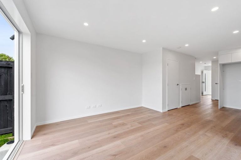 Photo of property in 1/474 West Coast Road, Glen Eden, Auckland, 0602