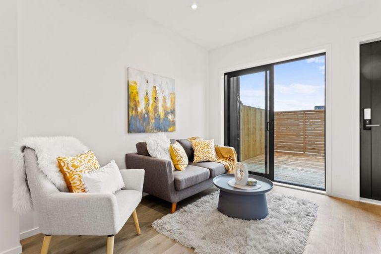 Photo of property in 11 Meg Lane, Glen Eden, Auckland, 0602