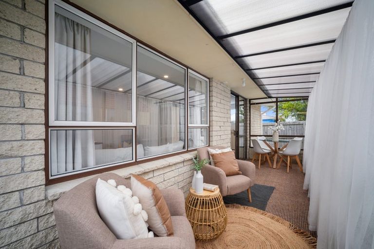 Photo of property in 32 Prestons Road, Redwood, Christchurch, 8051