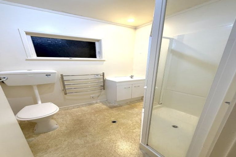 Photo of property in 2/3 Cheryl Place, Hillcrest, Auckland, 0627