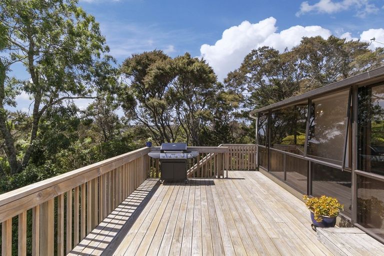 Photo of property in 41 Valley View Road, Glenfield, Auckland, 0629