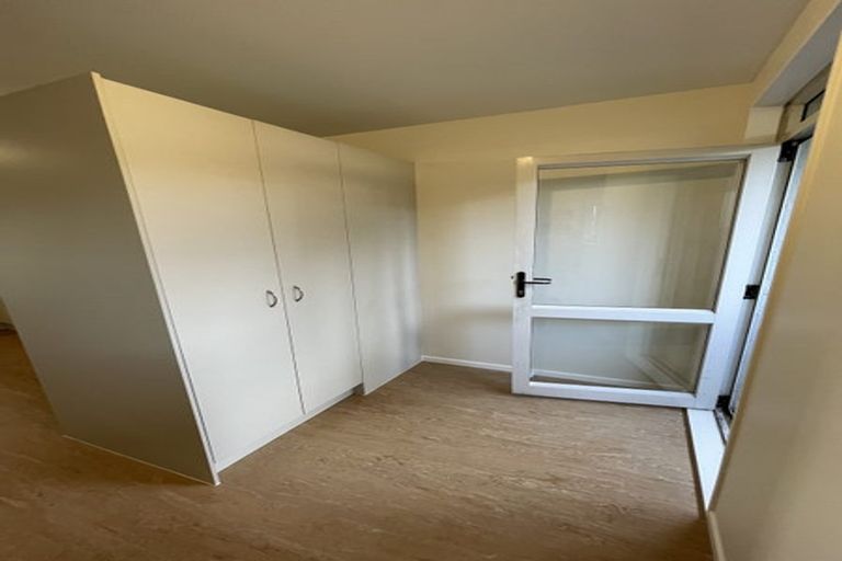 Photo of property in 2/242 Great North Road, Henderson, Auckland, 0612