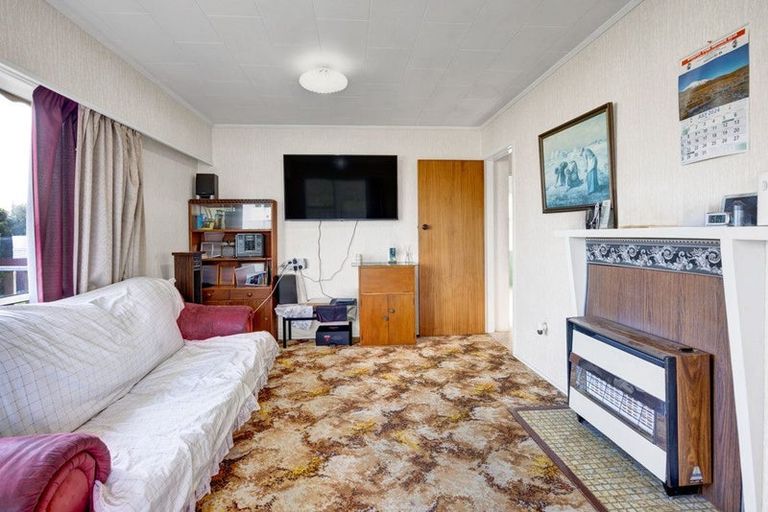 Photo of property in 7 Totara Crescent, Hawera, 4610