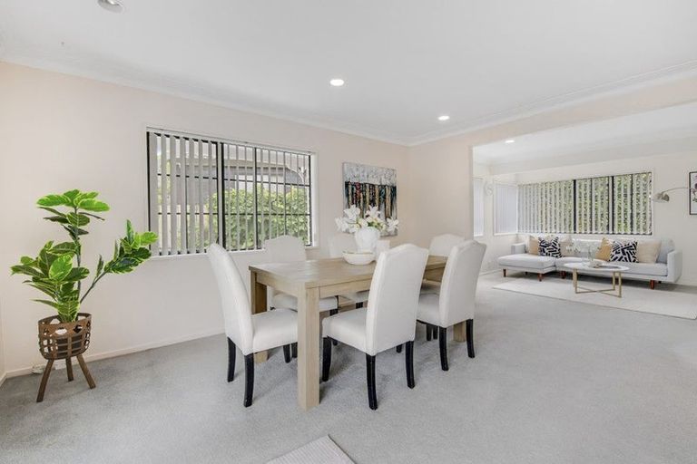 Photo of property in 9 St Lucia Place, Unsworth Heights, Auckland, 0632