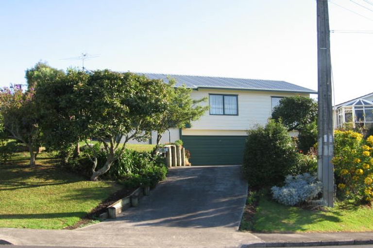 Photo of property in 87 Sunnyside Road, Sunnyvale, Auckland, 0612