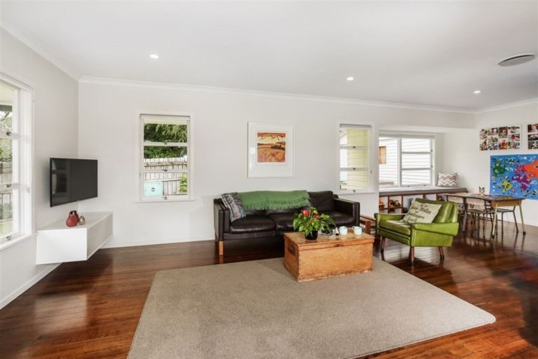 Photo of property in 16 Kaiwaka Road, Waiuku, 2123