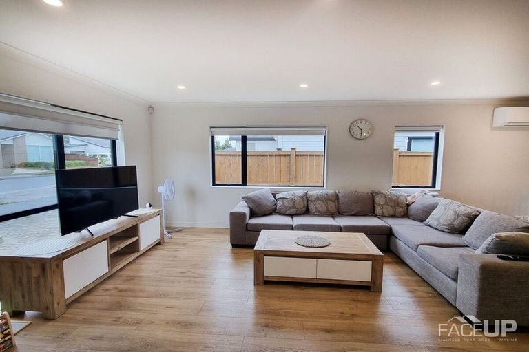 Photo of property in 7 Toropapa Close, Takanini, 2110