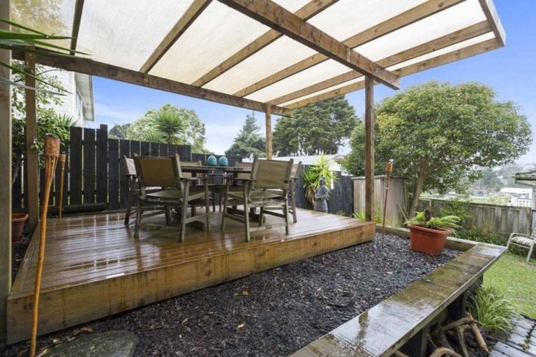 Photo of property in 2/33 Pisces Road, Glen Eden, Auckland, 0602
