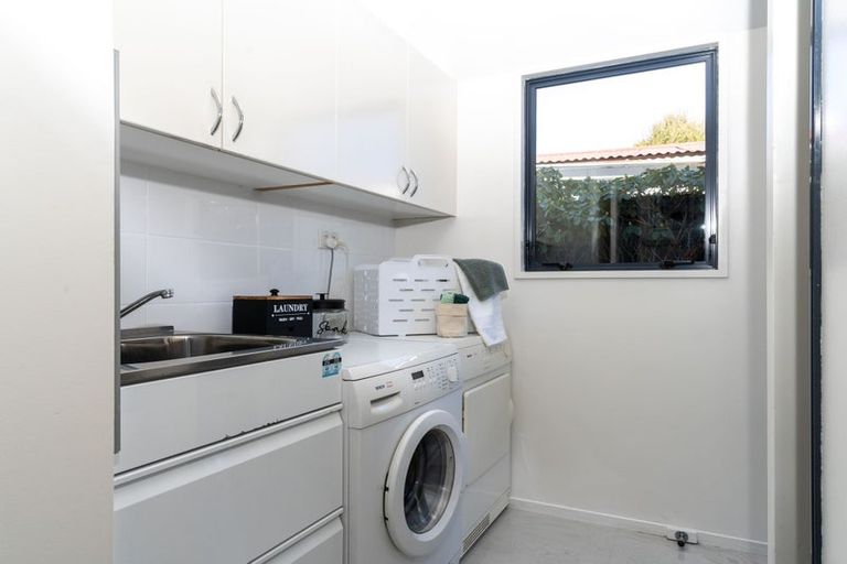 Photo of property in 2/37c Glenharrow Avenue, Avonhead, Christchurch, 8042