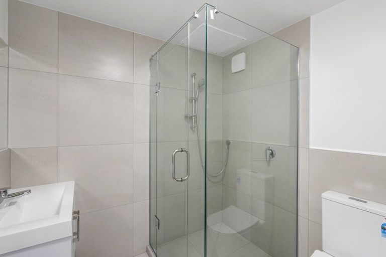Photo of property in 1/4045f Great North Road, Glen Eden, Auckland, 0602