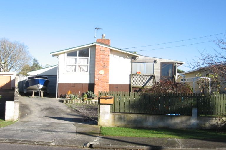 Photo of property in 12 Clendon Place, Manurewa, Auckland, 2102