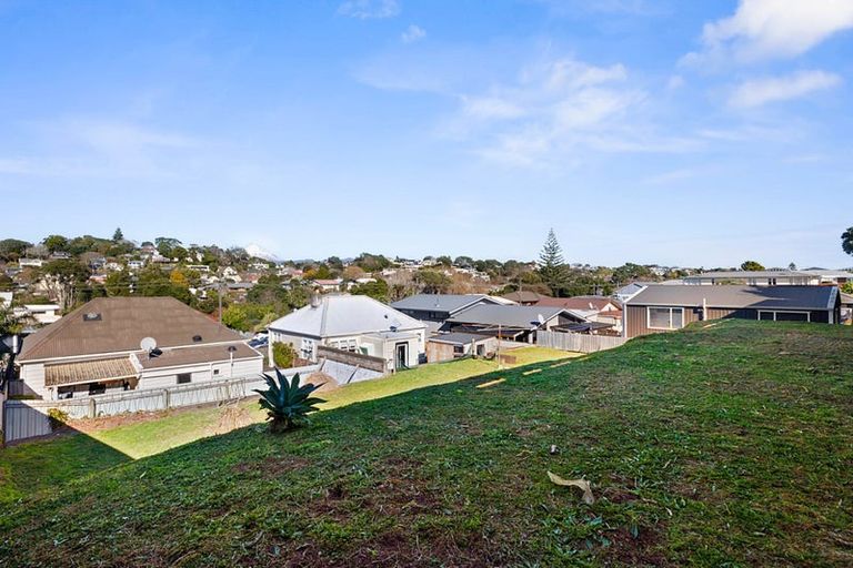 Photo of property in 92 Young Street, New Plymouth, 4310