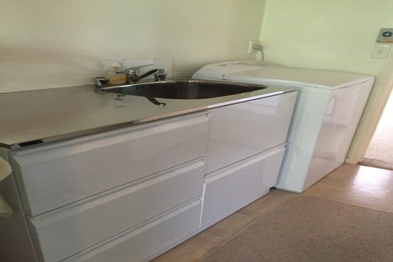 Photo of property in 3 Fayette Place, Te Atatu South, Auckland, 0610