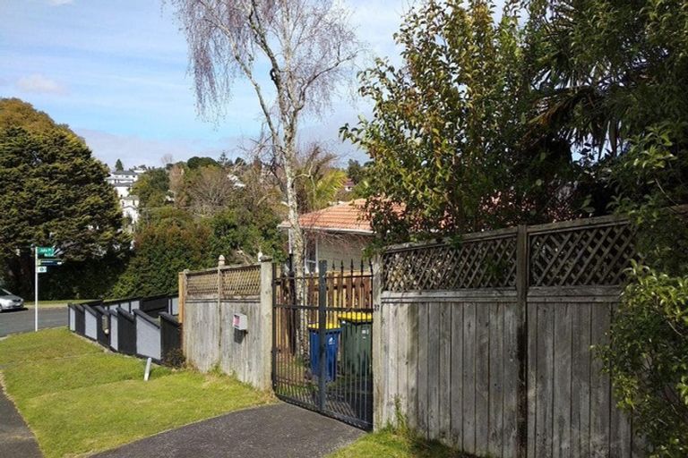Photo of property in 27 Cheval Drive, Totara Vale, Auckland, 0629