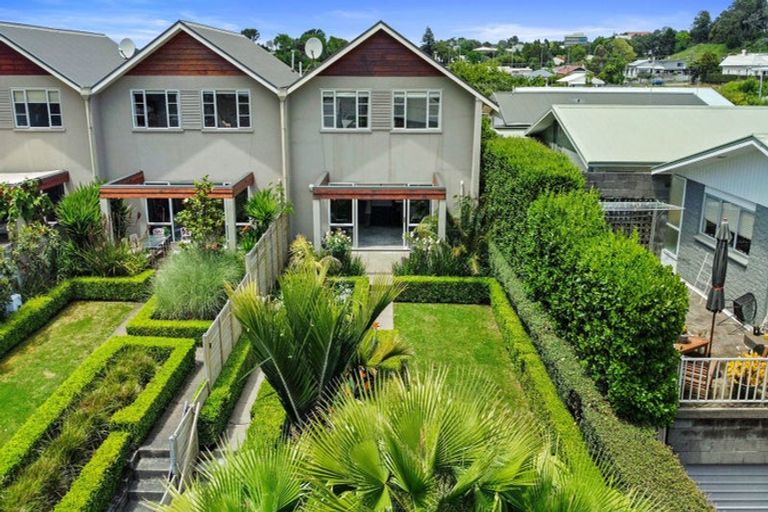 Photo of property in 250a Courtenay Street, Strandon, New Plymouth, 4312