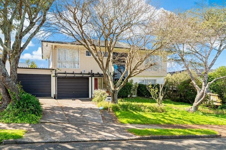 Photo of property in 1/371 East Coast Road, Mairangi Bay, Auckland, 0630
