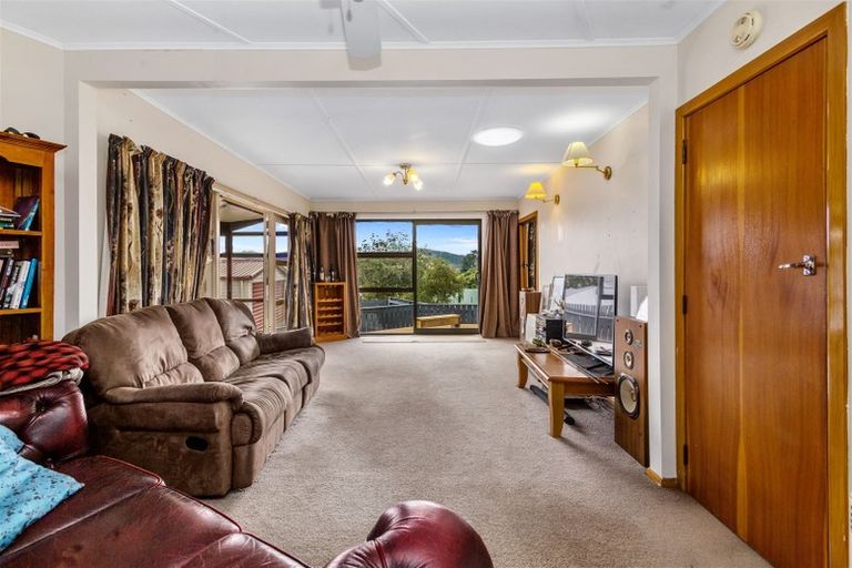 Photo of property in 21 Mark Avenue, Paparangi, Wellington, 6037